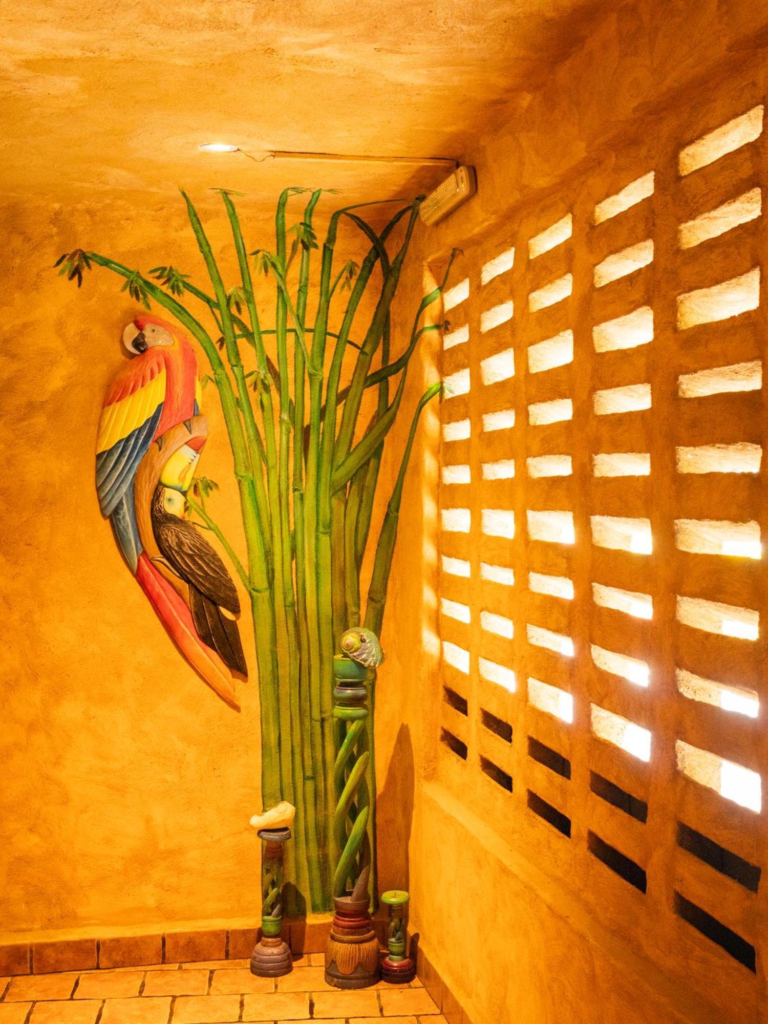 El Sano Banano Beachside Hotel 3*
